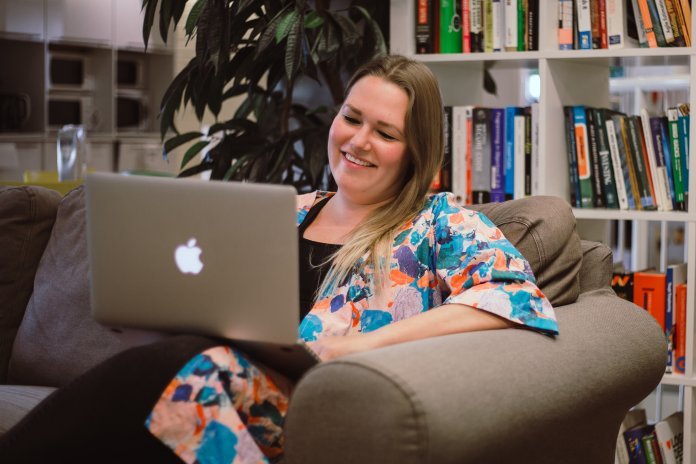Liana employee using B2C email marketing tool LianaMailer on laptop